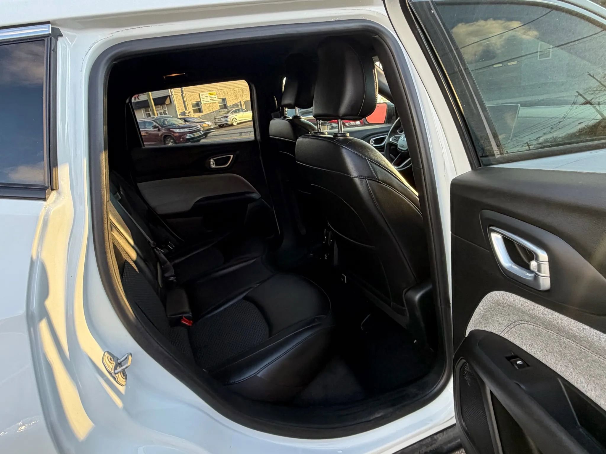 Used 2023 Jeep Compass Latitude image 23