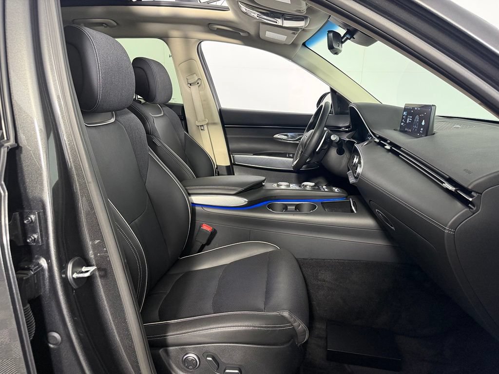 Used 2025 Genesis Electrified GV70 AWD/4WD image 32
