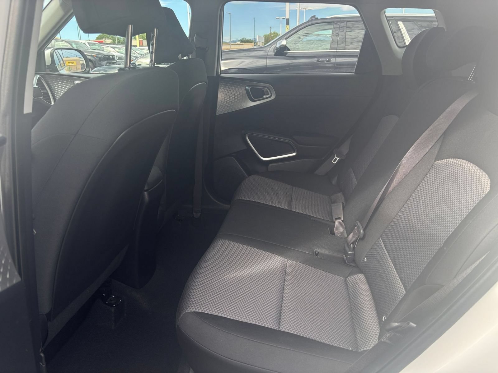 Used 2025 Kia Soul LX w/ LX Technology Package FWD image 21