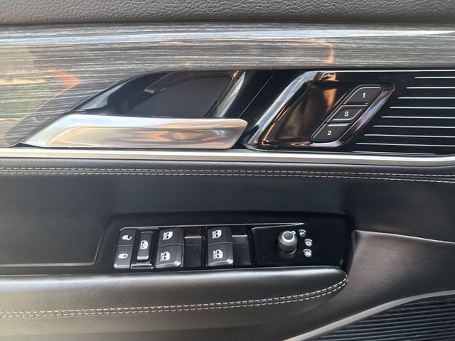Used 2022 Jeep Wagoneer Series II AWD/4WD image 13