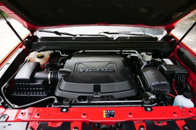 Used 2015 Chevrolet Colorado Z71 AWD/4WD image 30