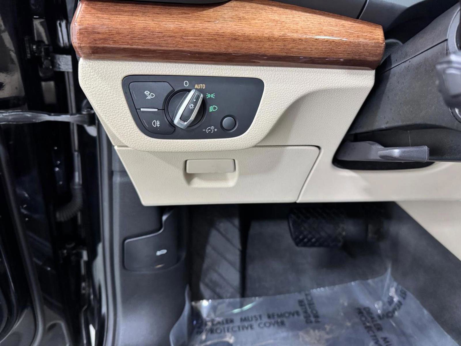 Used 2023 Audi Q5 2.0T Premium w/ Convenience Package image 29