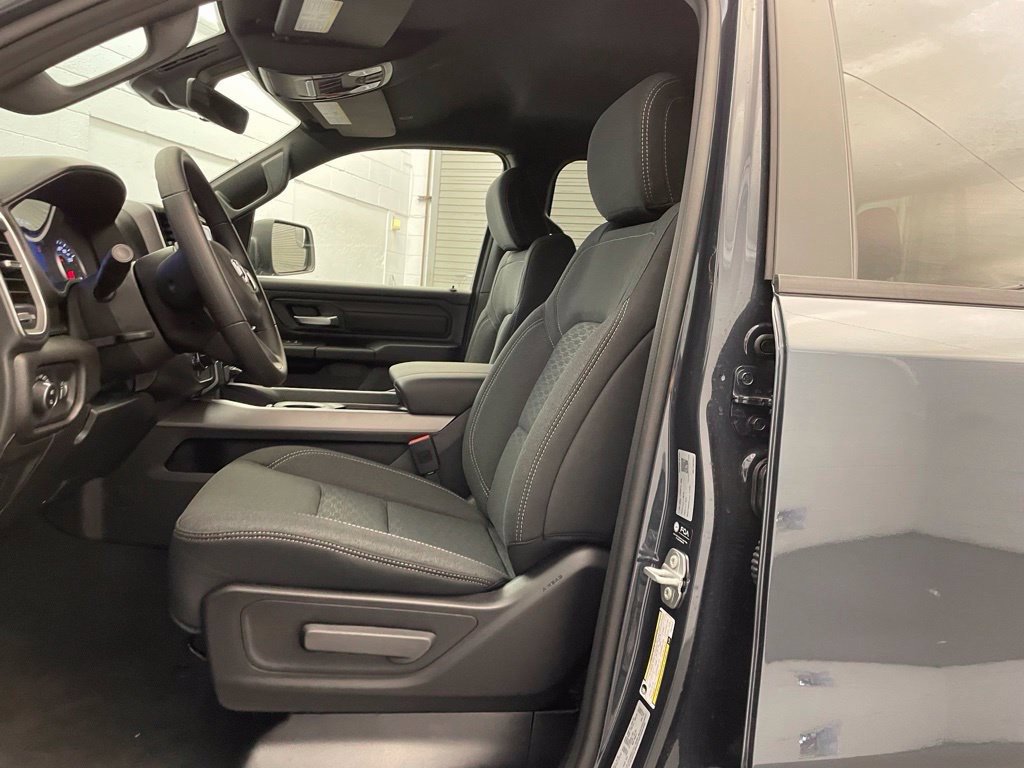New 2026 RAM 1500 Express AWD/4WD image 17