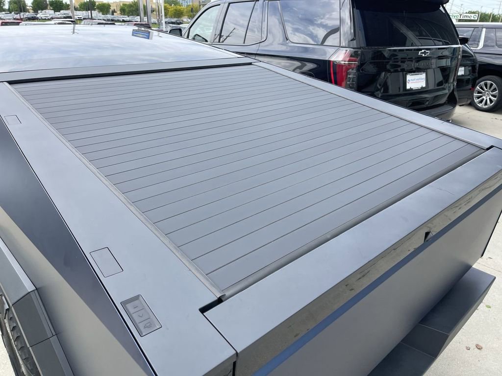 Used 2024 Tesla Cybertruck AWD Crew Cab image 7