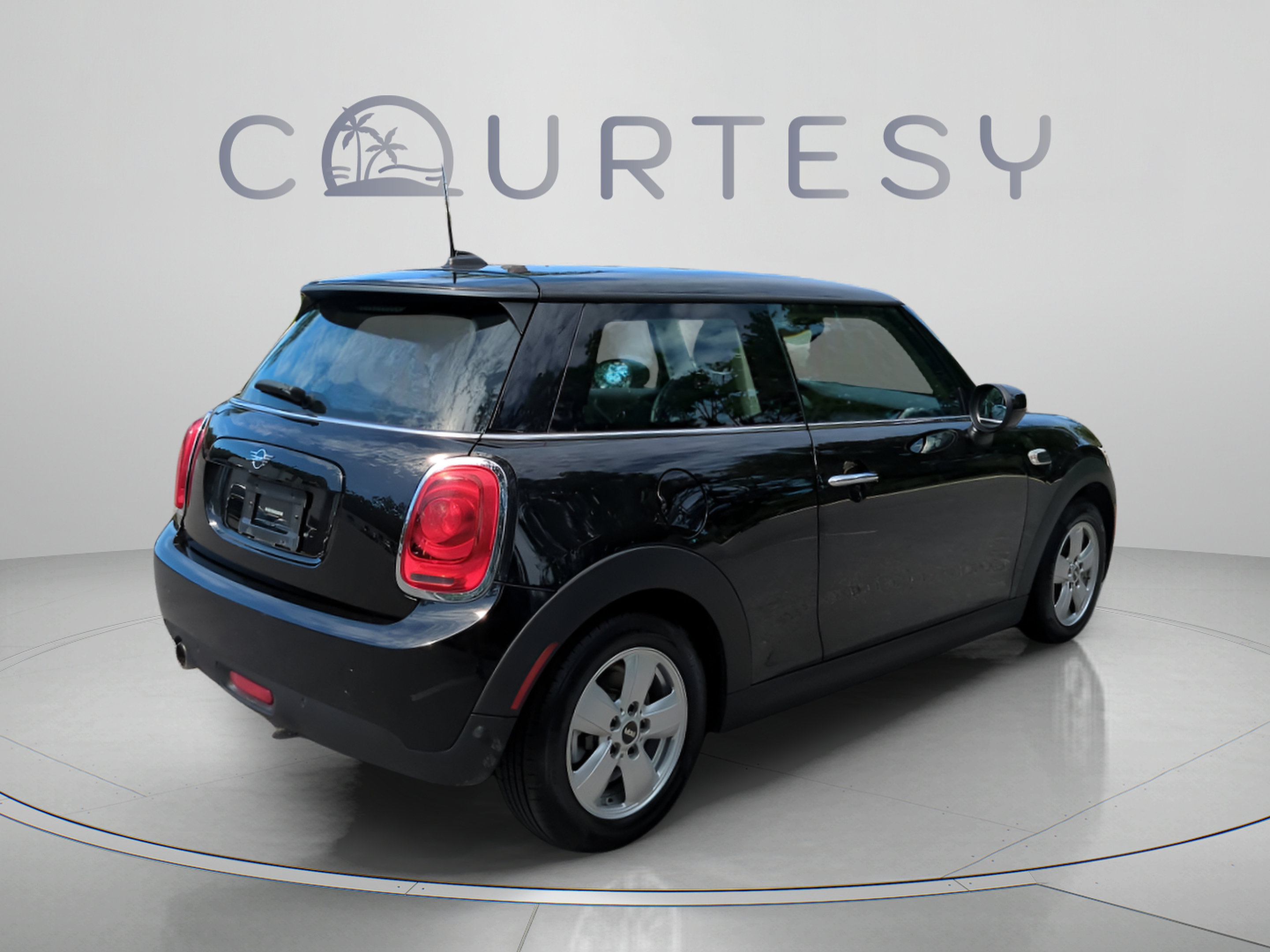 Used 2021 MINI Cooper 2-Door Hardtop FWD image 7