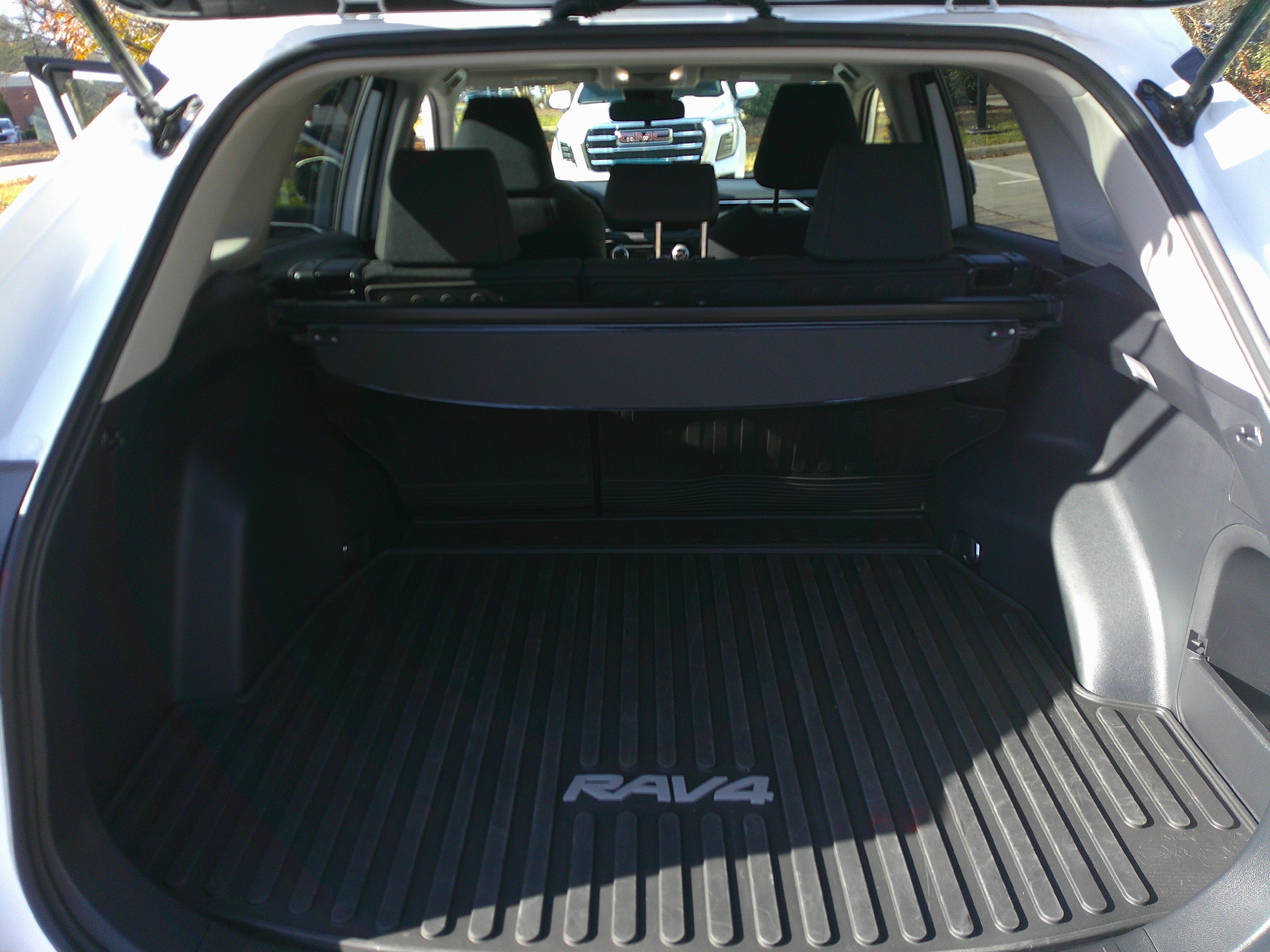 Used 2025 Toyota RAV4 LE image 33