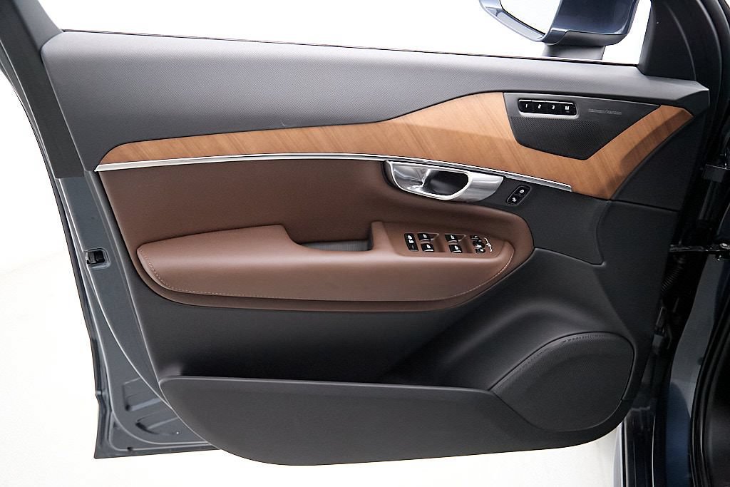 Certified 2023 Volvo XC90 B6 Plus w/ Protection Package Premier AWD/4WD image 7