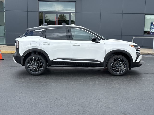 New 2026 Nissan Kicks SR w/ Cold Weather Package FWD image 2