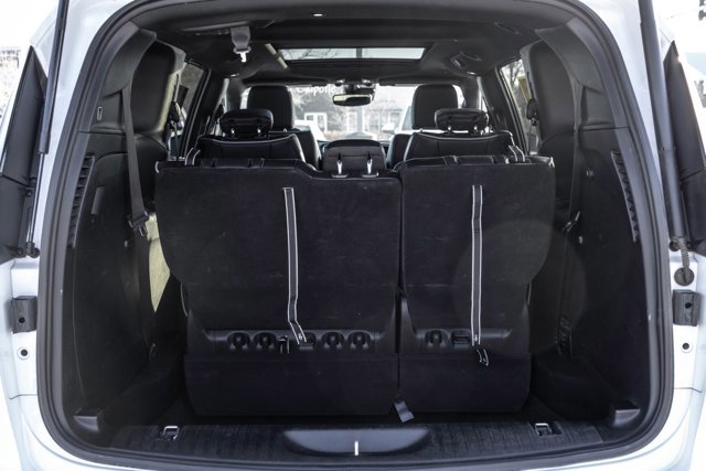 Used 2025 Chrysler Pacifica Limited image 22