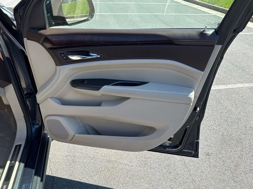 Used 2014 Cadillac SRX Luxury w/ Driver Awareness Package image 27