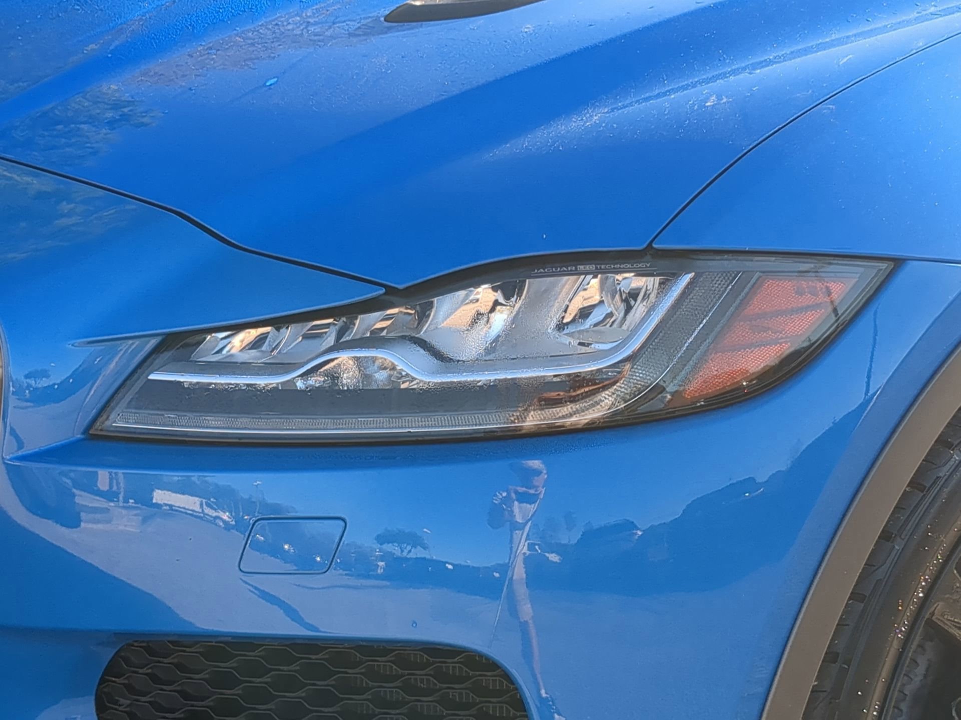 Used 2020 Jaguar F-PACE SVR image 36