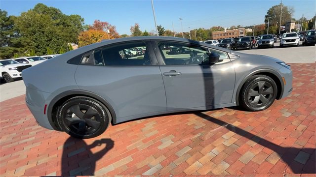 Used 2023 Toyota Prius LE image 2