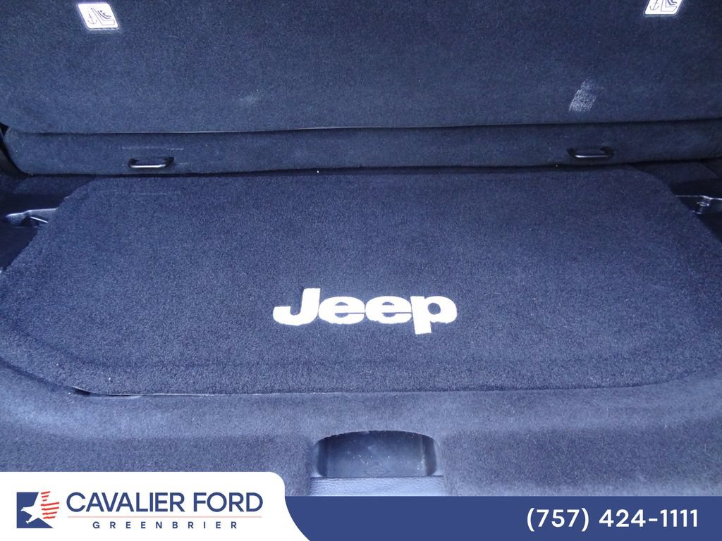 Used 2016 Jeep Wrangler Sahara w/ Connectivity Group AWD/4WD image 10