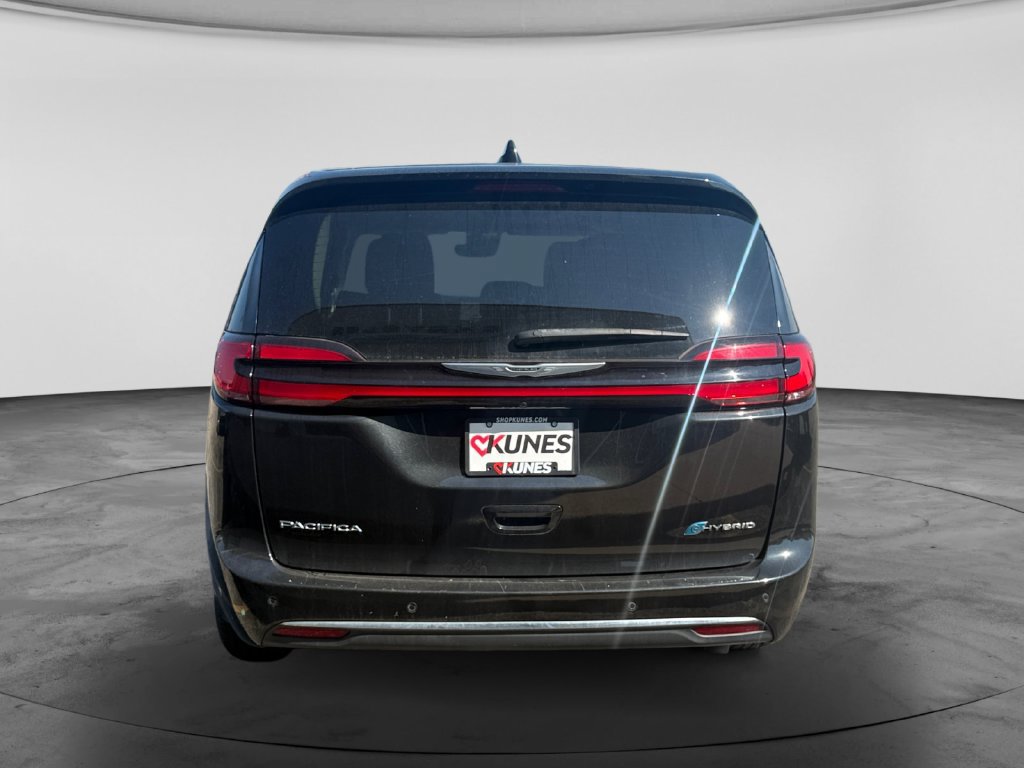 Used 2023 Chrysler Pacifica Touring-L FWD image 8