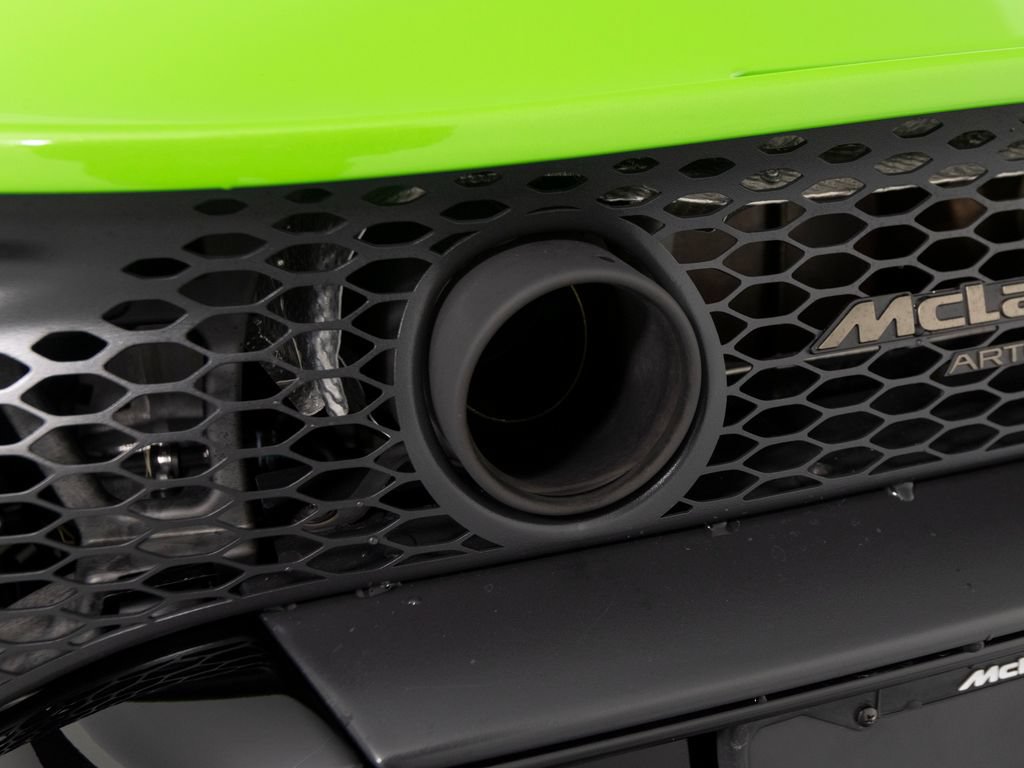Used 2025 McLaren Artura Spider RWD image 39