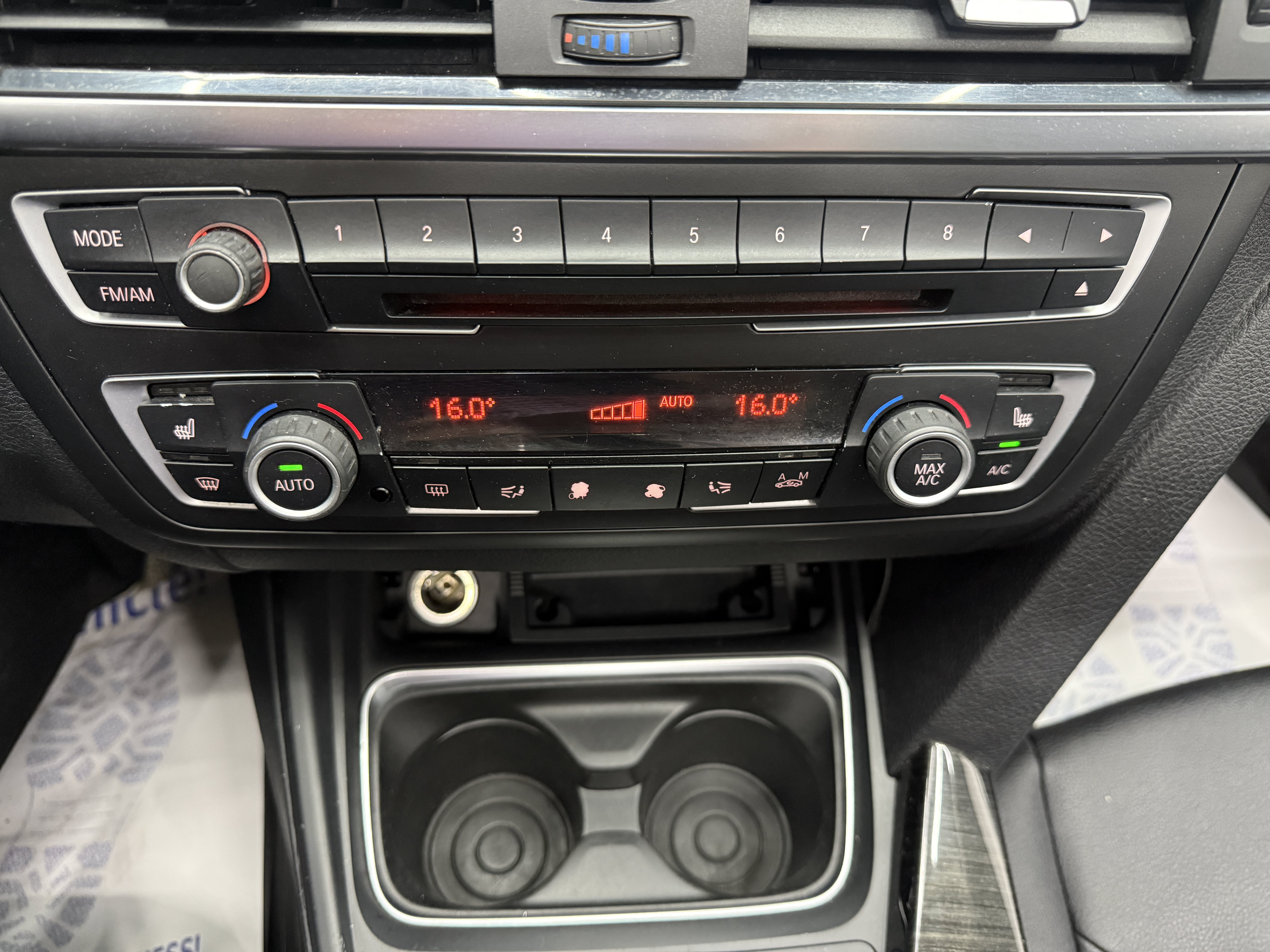 Used 2014 BMW 320i xDrive Sedan AWD/4WD image 21