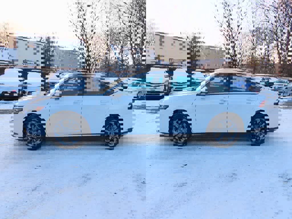 Used 2023 Honda Accord EX image 3