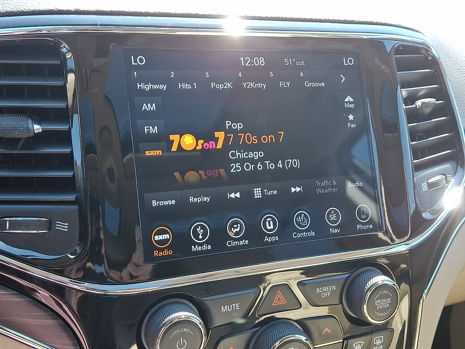 Used 2019 Jeep Grand Cherokee Limited image 18