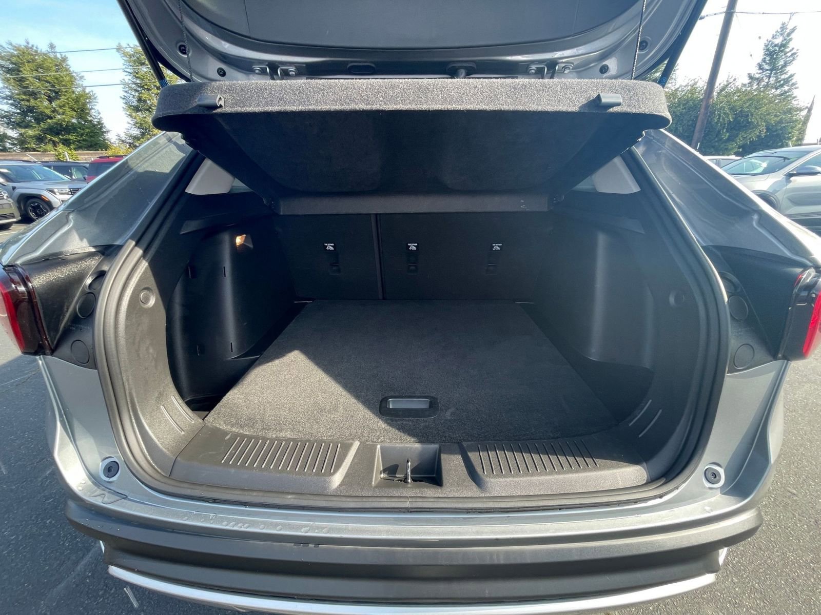 Used 2025 Chevrolet Trax LT w/ LT Convenience Package image 25