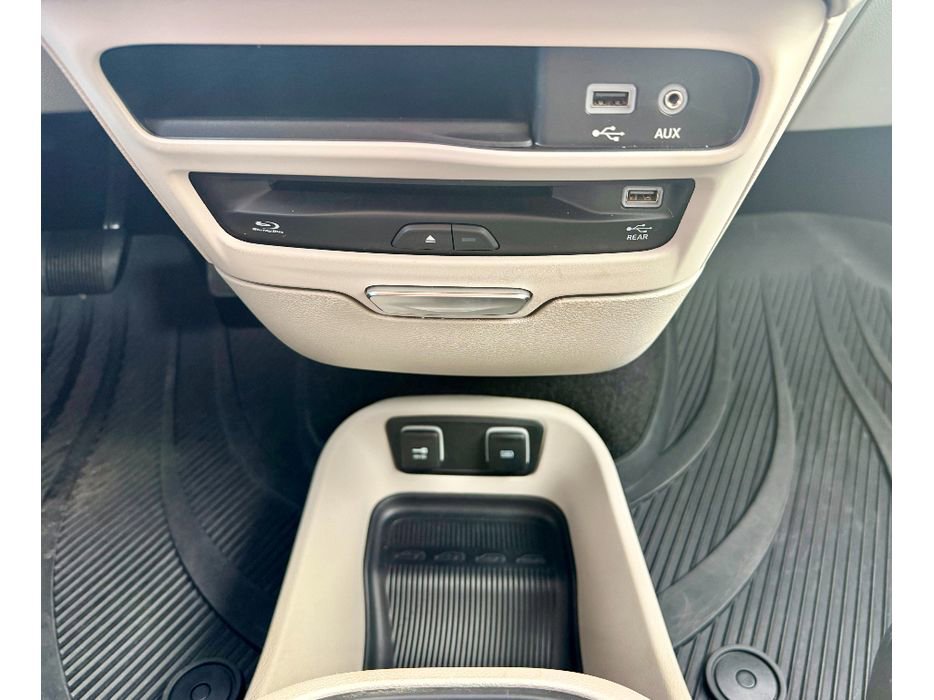 Used 2019 Chrysler Pacifica Touring-L Plus w/ Tire & Wheel Group image 22