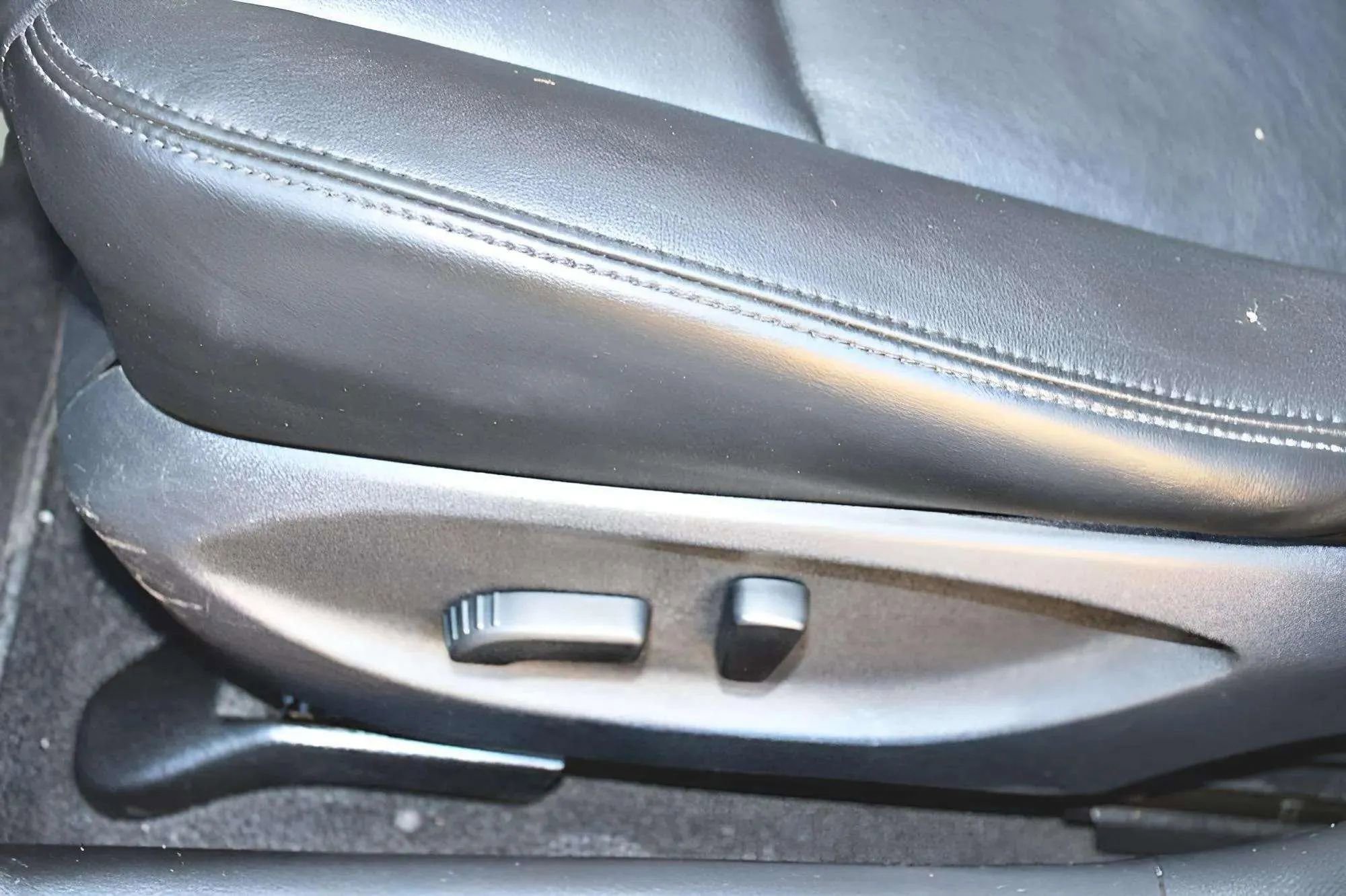 Used 2014 INFINITI Q50 Premium w/ Navigation Package RWD image 9