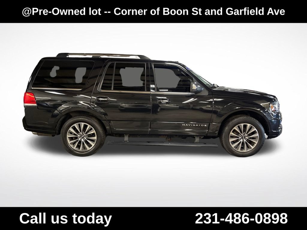 Used 2015 Lincoln Navigator 4WD image 6
