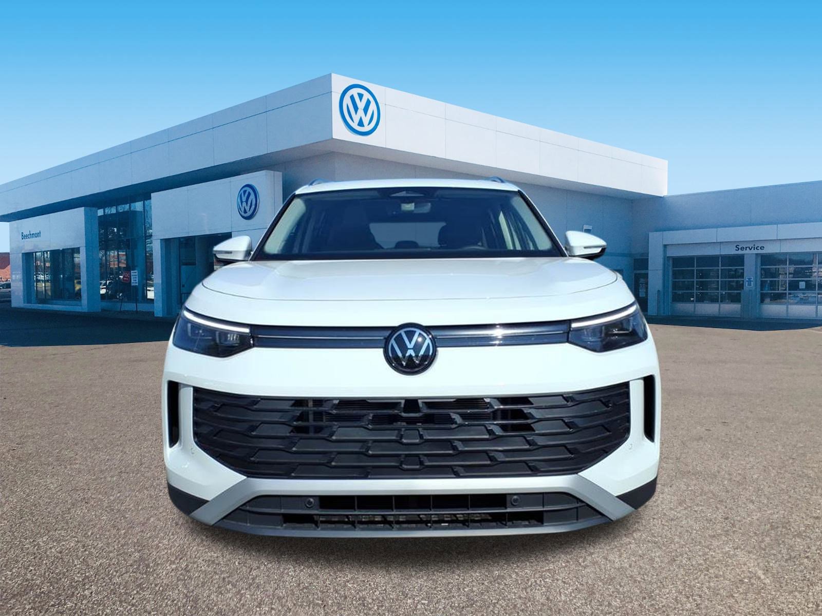 New 2025 Volkswagen Tiguan SE image 2