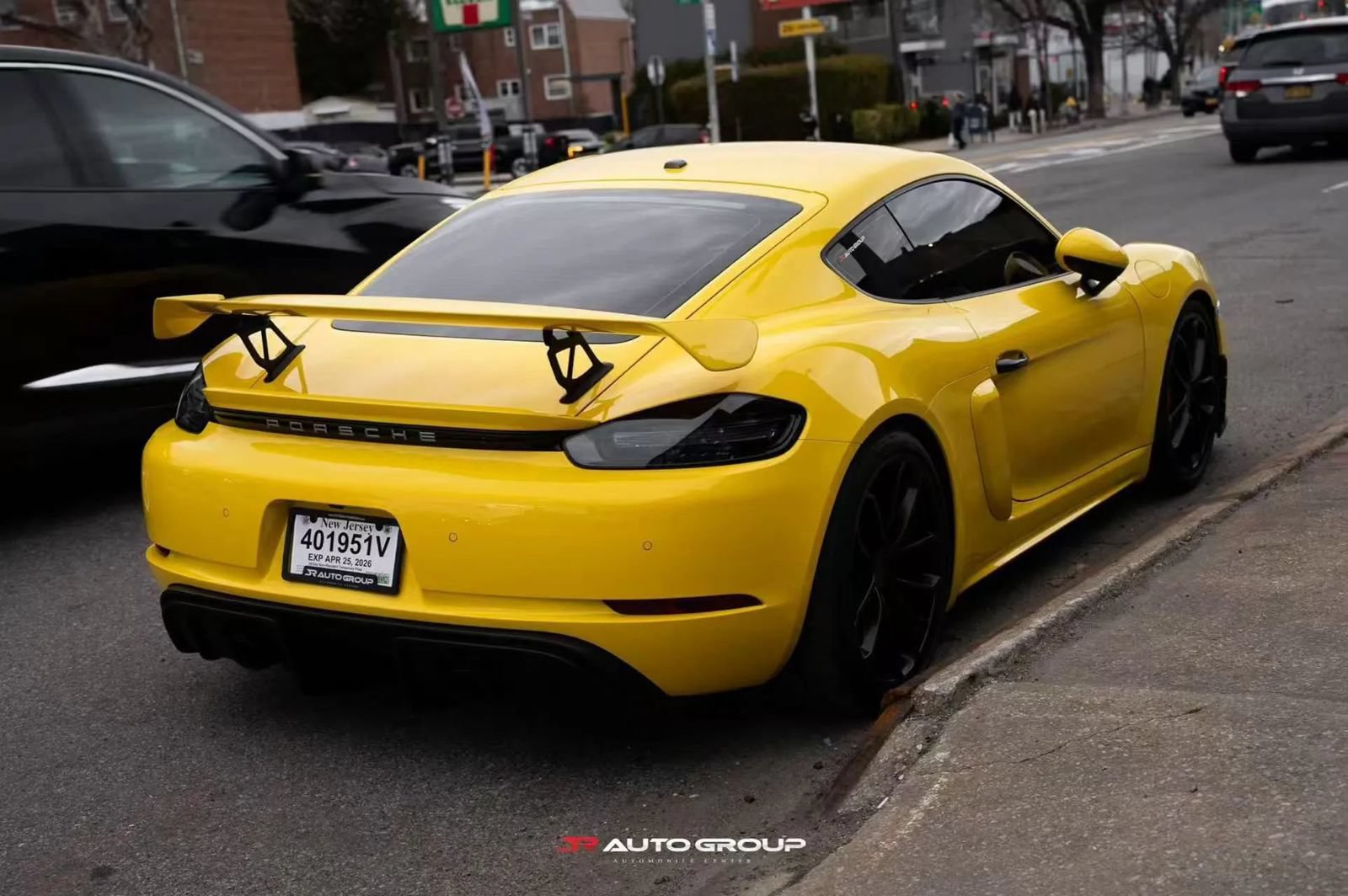 Used 2020 Porsche 718 Cayman GT4 RWD image 9