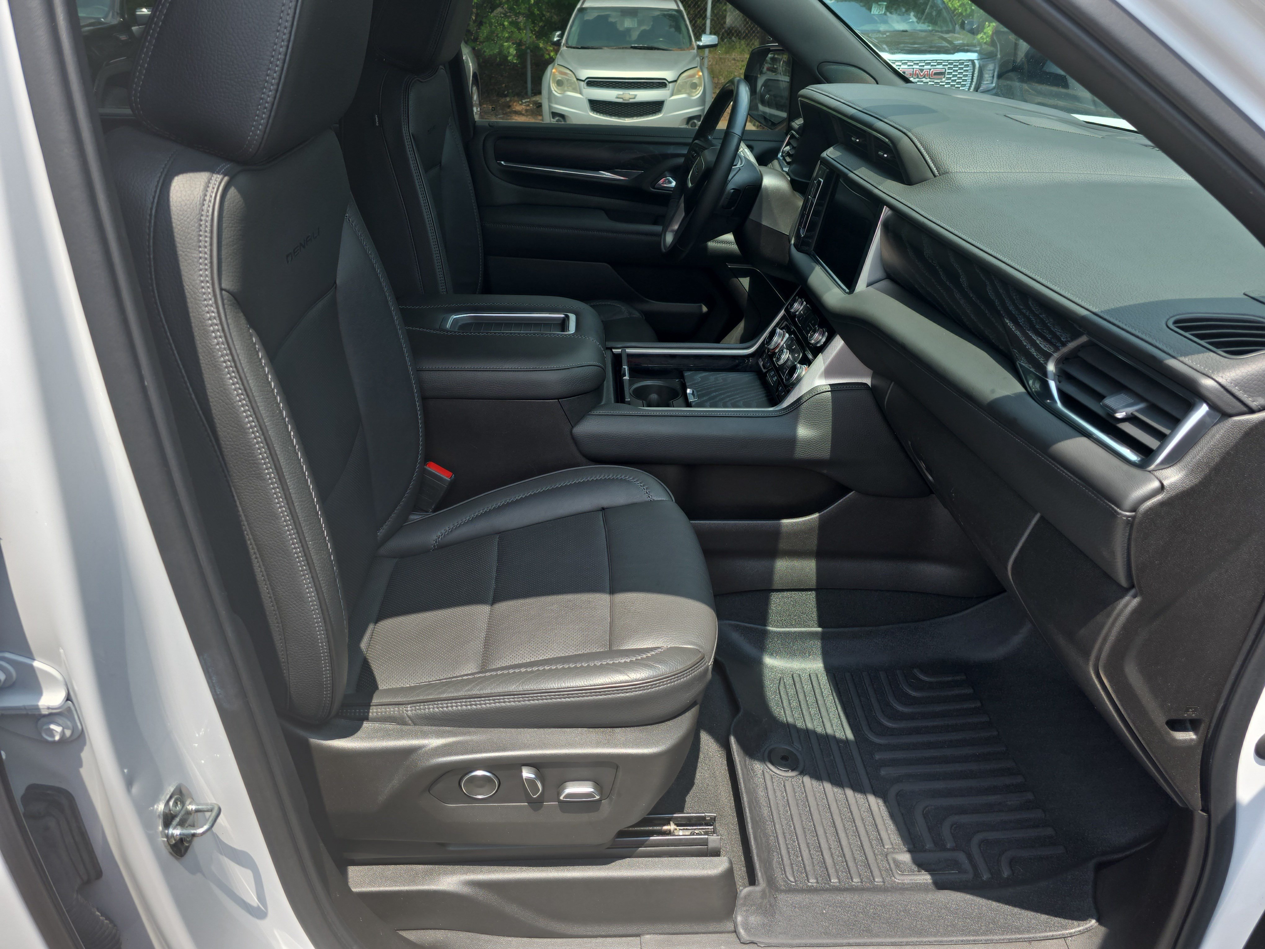 Used 2021 GMC Yukon XL Denali RWD image 10