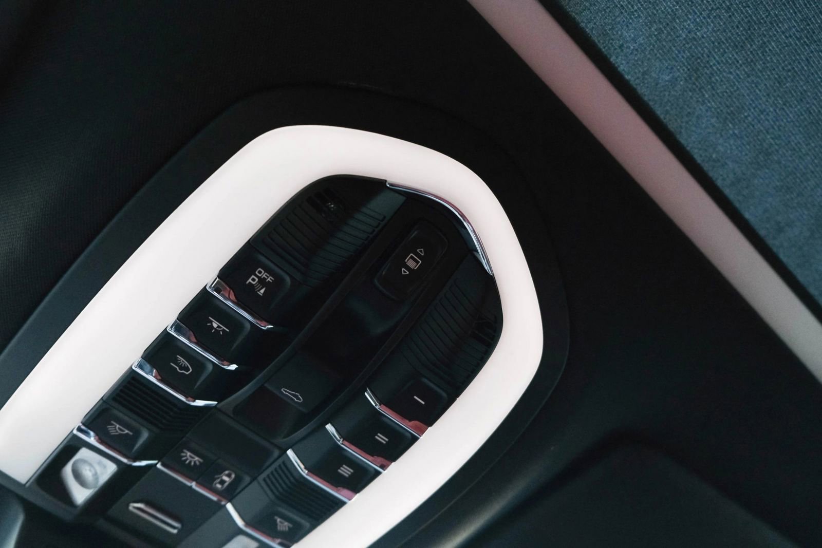 Used 2017 Porsche Macan GTS w/ Premium Package Plus image 34