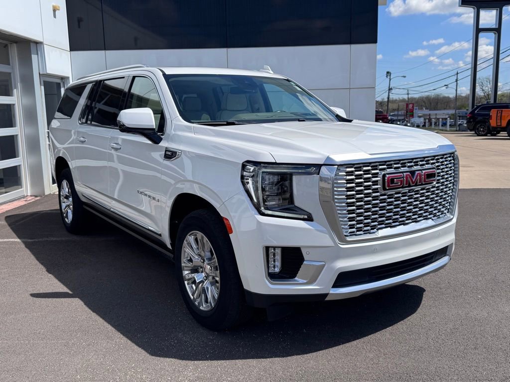 Used 2023 GMC Yukon XL Denali image 9