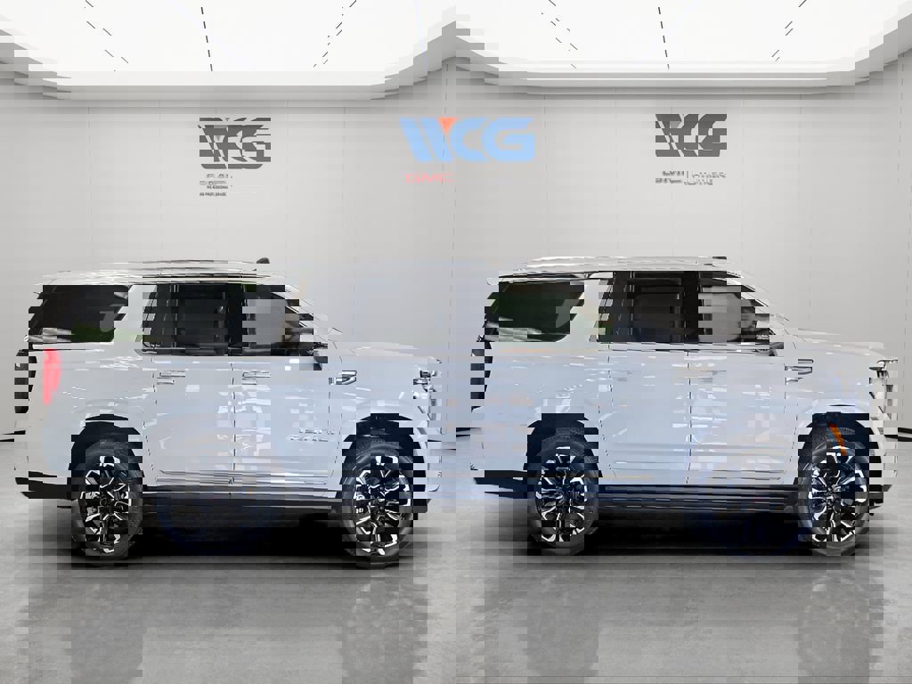 New 2026 GMC Yukon XL Denali w/ Denali Reserve Package image 3