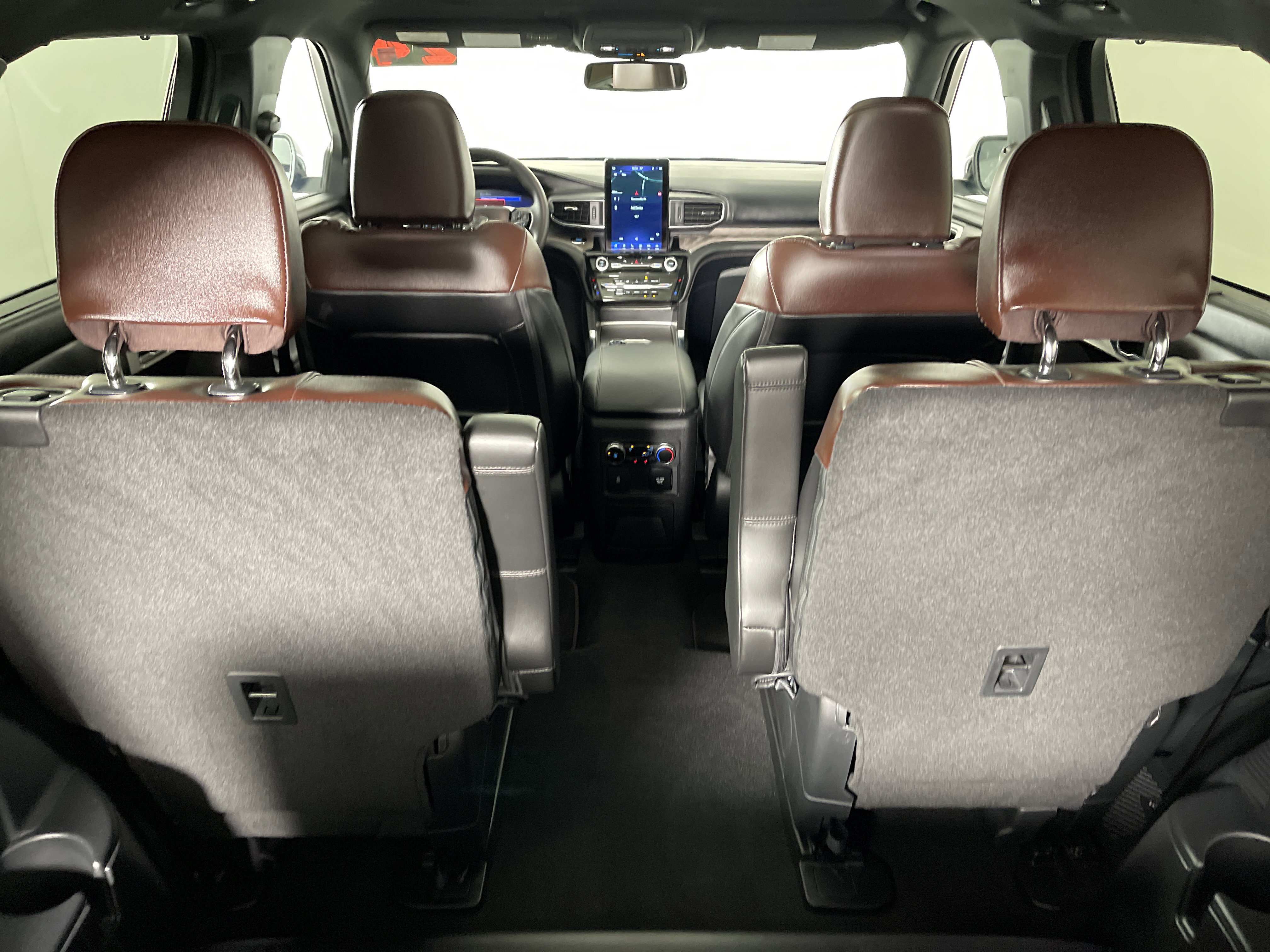 Used 2024 Ford Explorer Platinum w/ Technology Package image 18