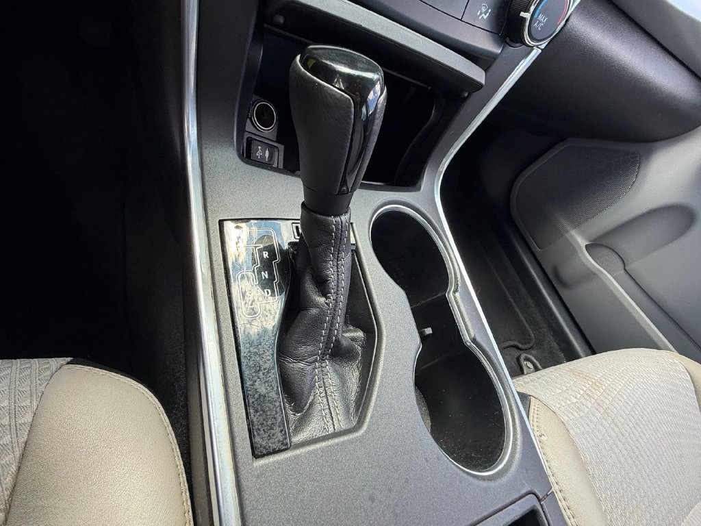Used 2015 Toyota Camry SE FWD image 25