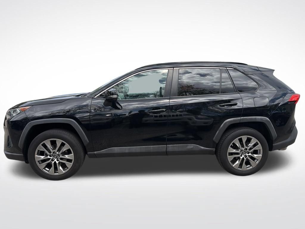 Used 2019 Toyota RAV4 XLE Premium image 8