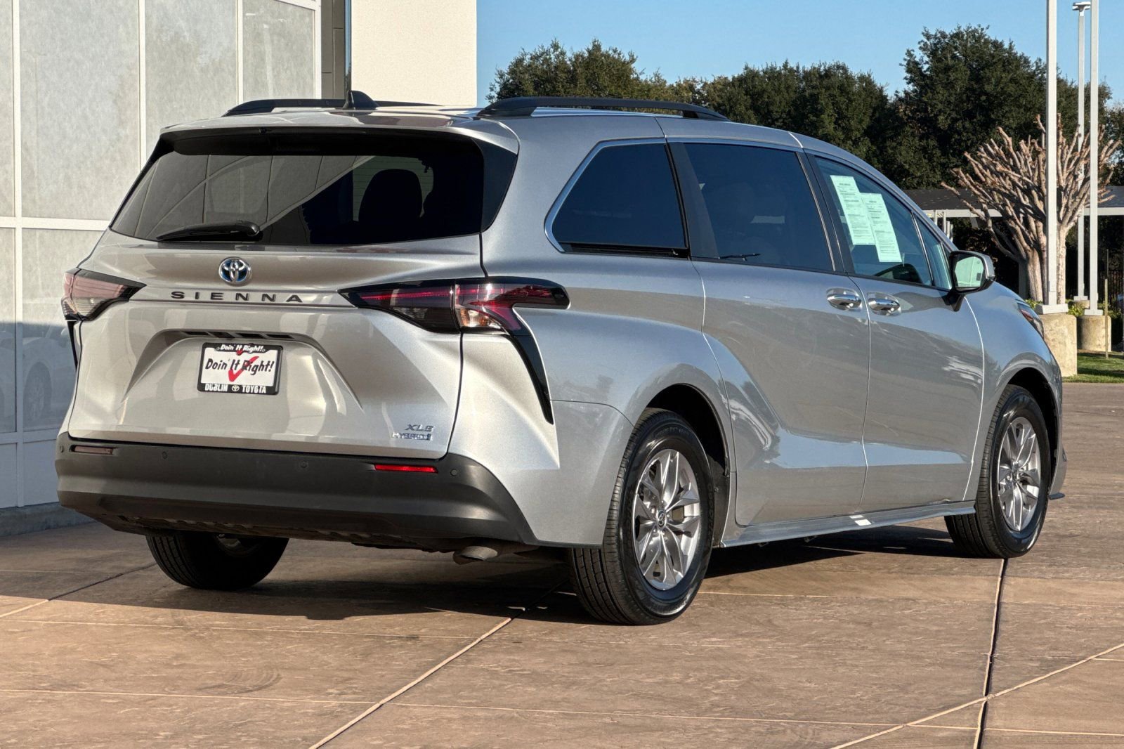 Certified 2023 Toyota Sienna XLE image 4