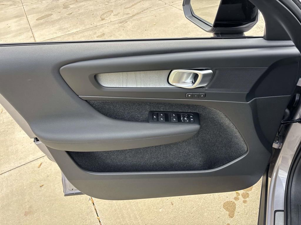 New 2026 Volvo XC40 B5 Plus w/ Protection Package Premier image 11