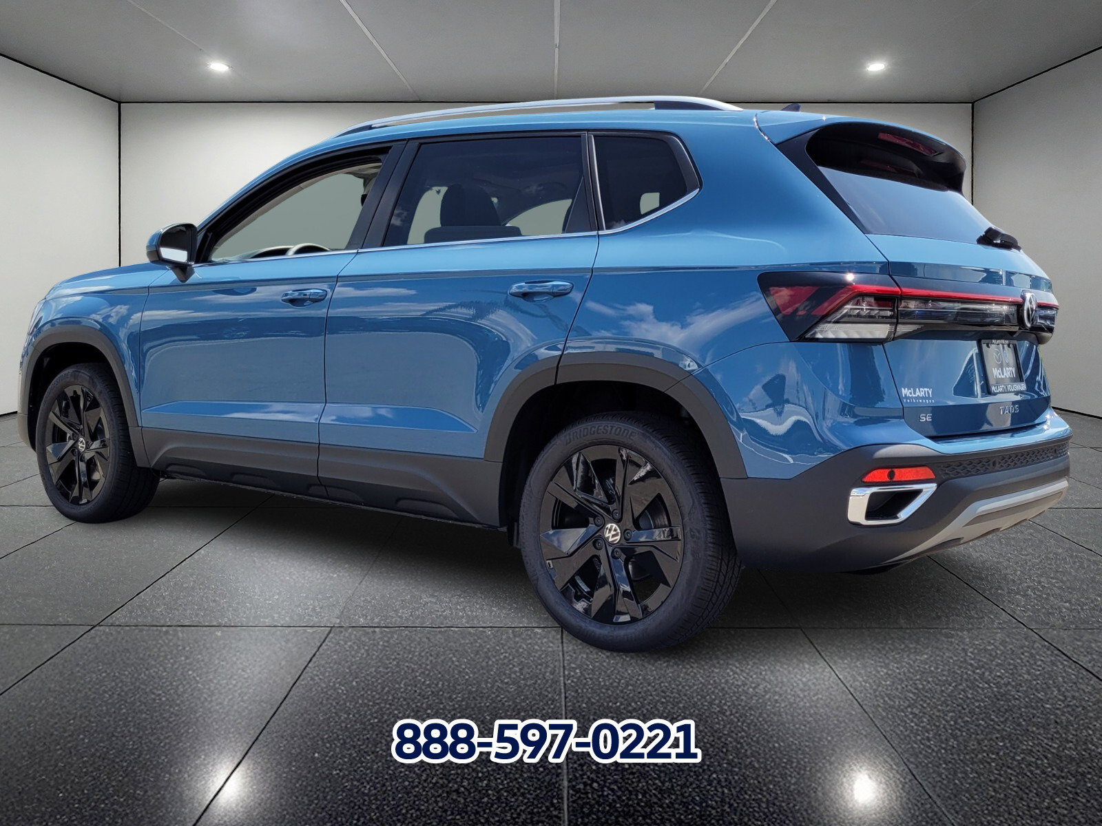 New 2025 Volkswagen Taos SE image 5