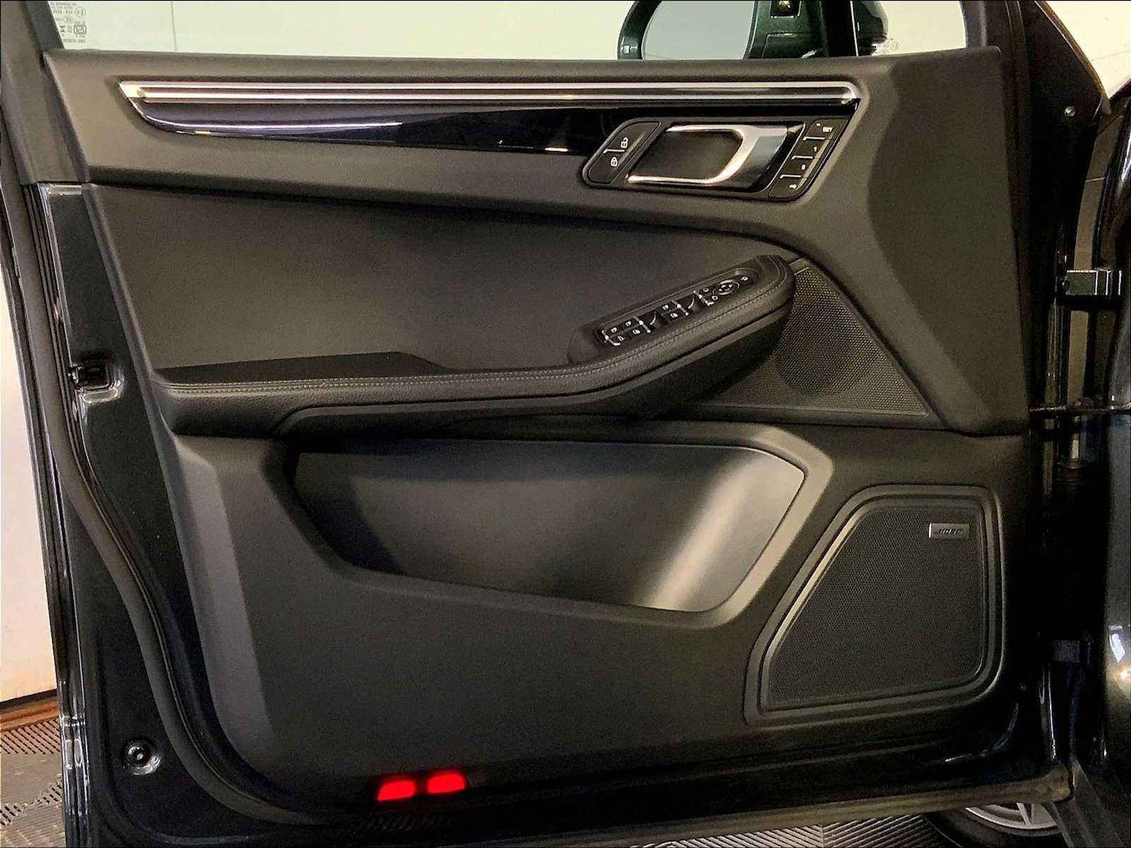 Certified 2024 Porsche Macan image 25