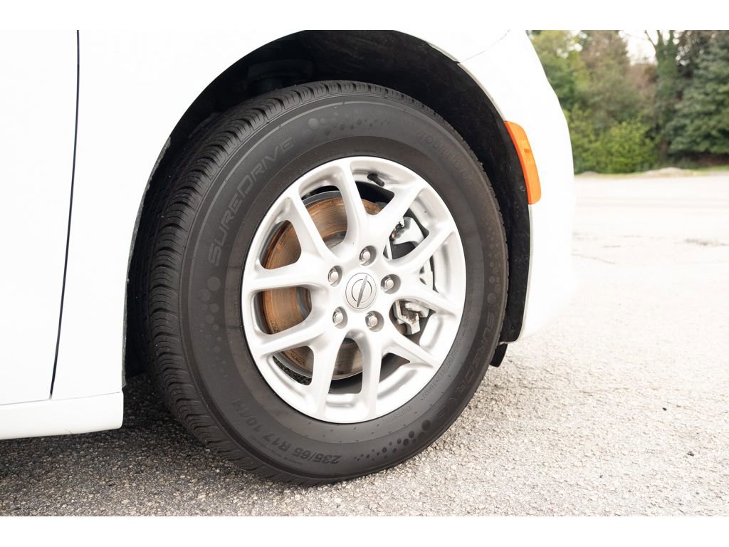 Used 2023 Chrysler Voyager LX image 10