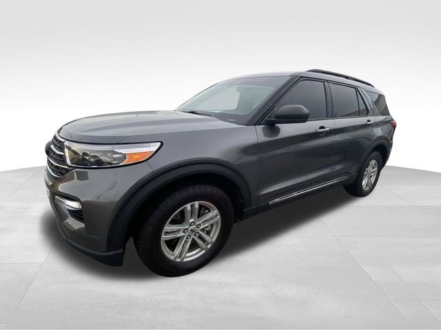 Used 2022 Ford Explorer XLT w/ Equipment Group 202A AWD/4WD image 2