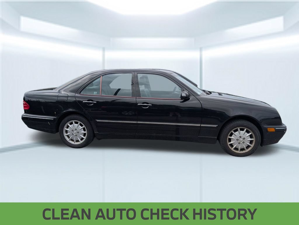 Used 2001 Mercedes-Benz E 320 4MATIC Sedan image 2