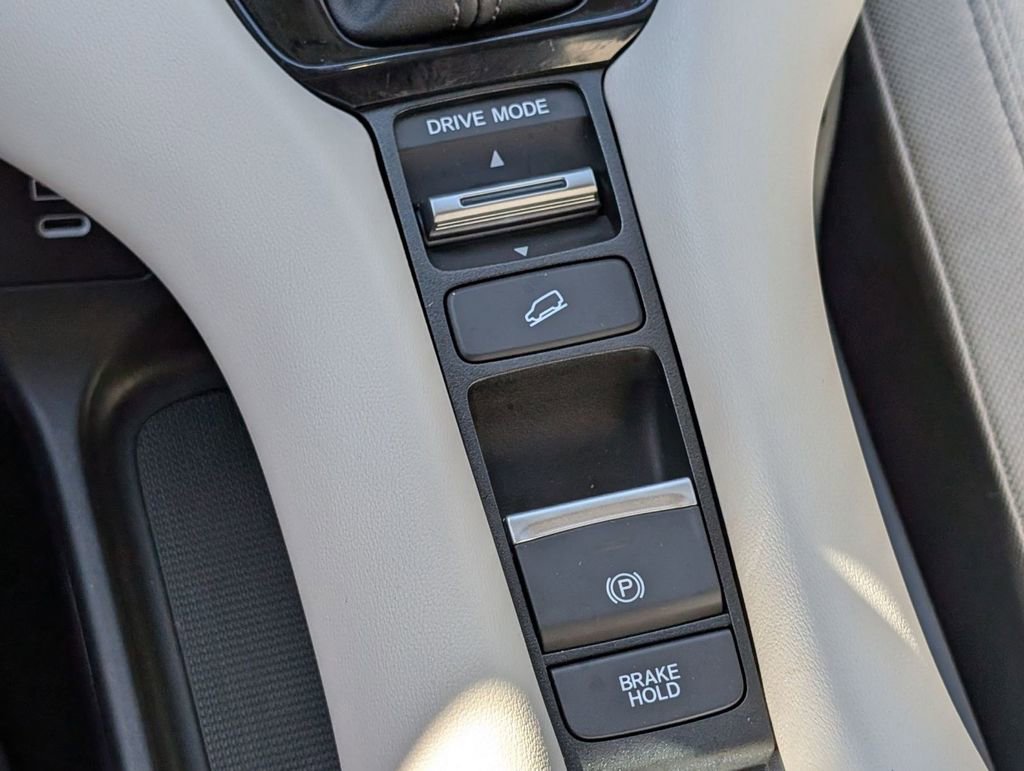 Used 2025 Honda HR-V LX image 33