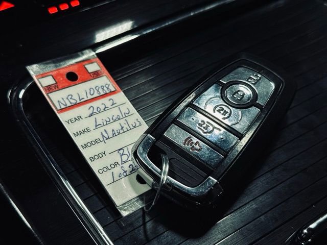 Used 2022 Lincoln Nautilus Reserve w/ Monochromatic Package image 41