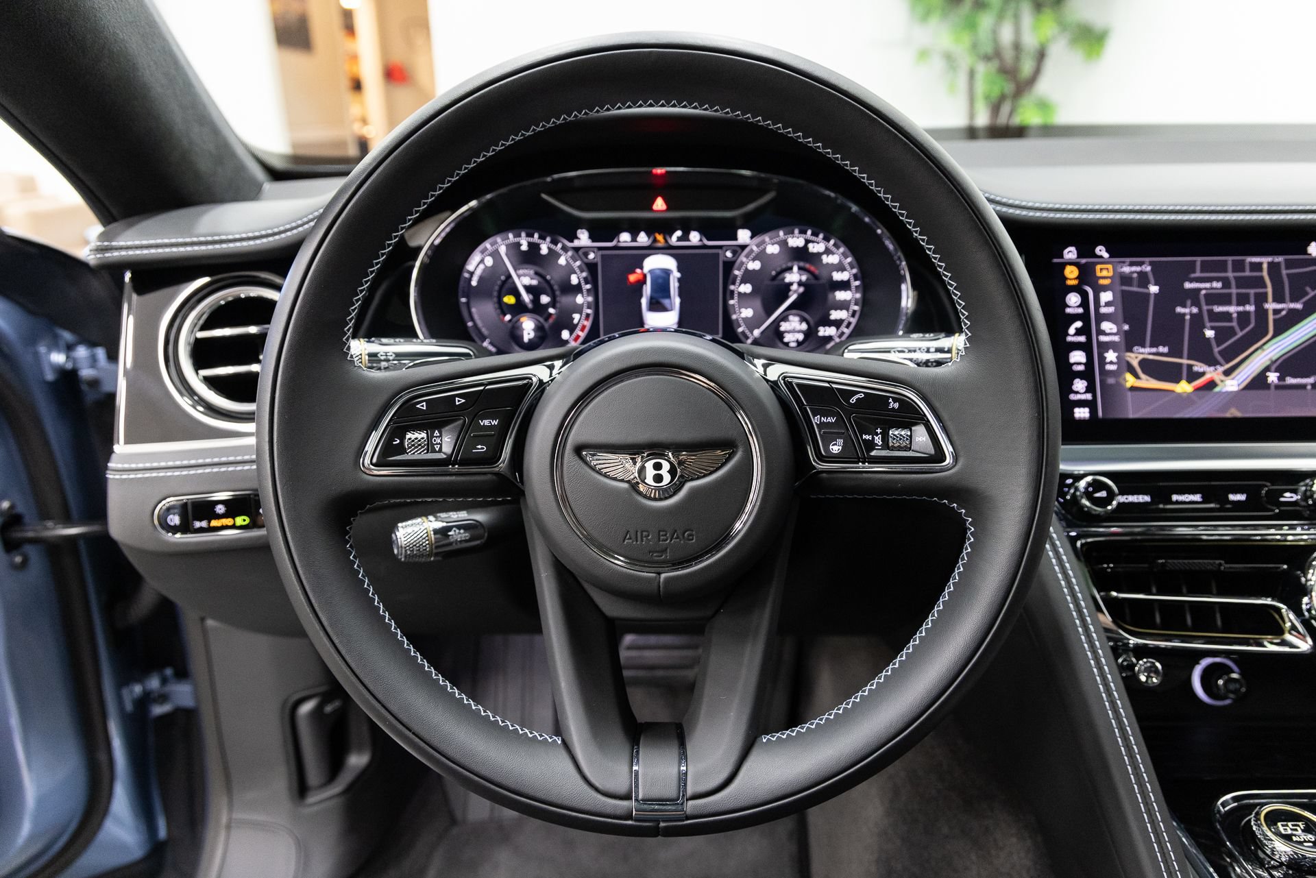 Used 2024 Bentley Flying Spur Plug-In Hybrid AWD/4WD image 15
