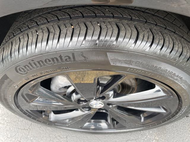 Used 2022 Buick Envision Essence w/ Technology Package I image 35