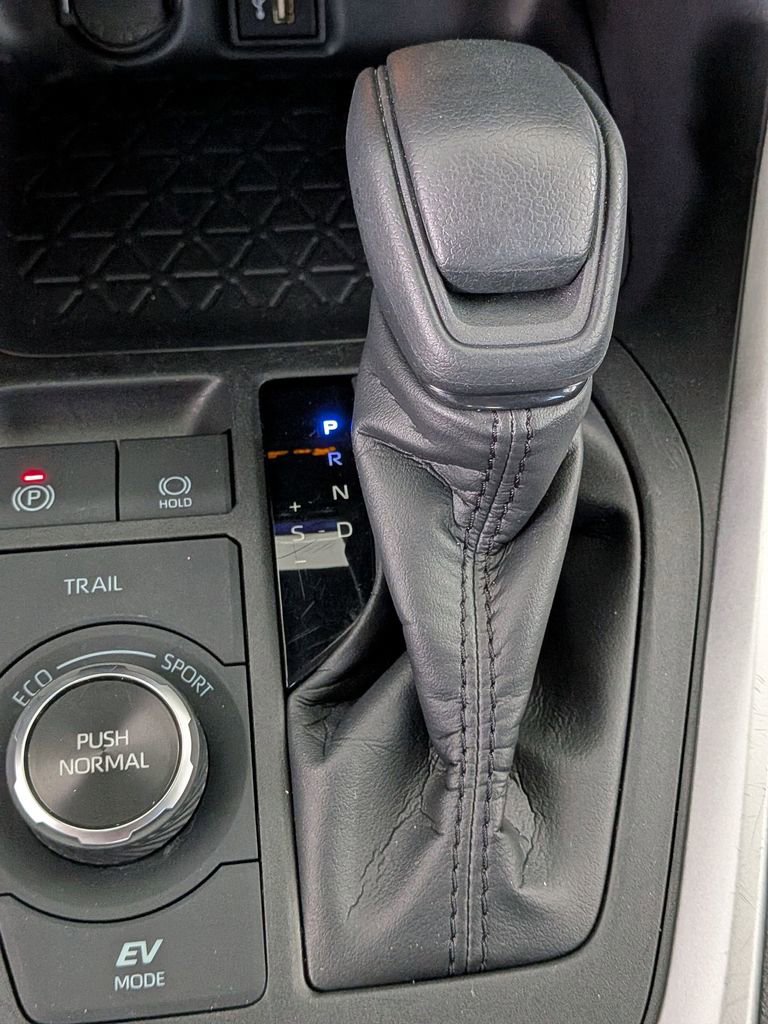 Used 2025 Toyota RAV4 XLE image 17