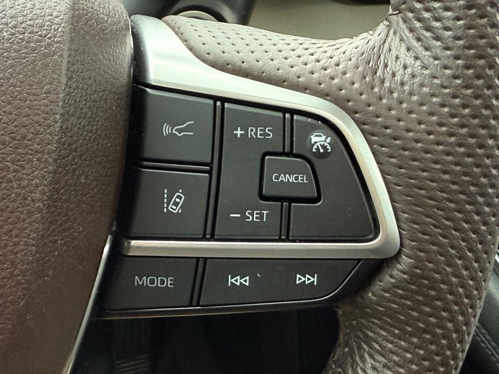 Used 2023 Toyota Sienna Platinum AWD/4WD image 19