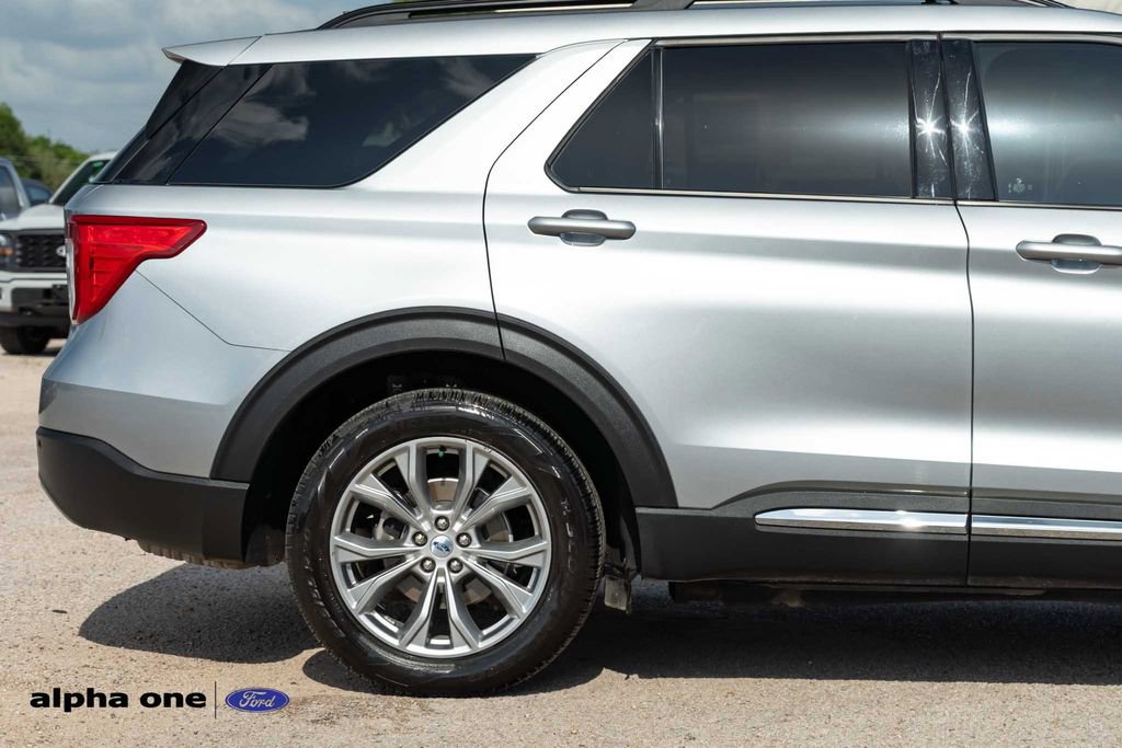 Used 2022 Ford Explorer XLT w/ Equipment Group 202A RWD image 5