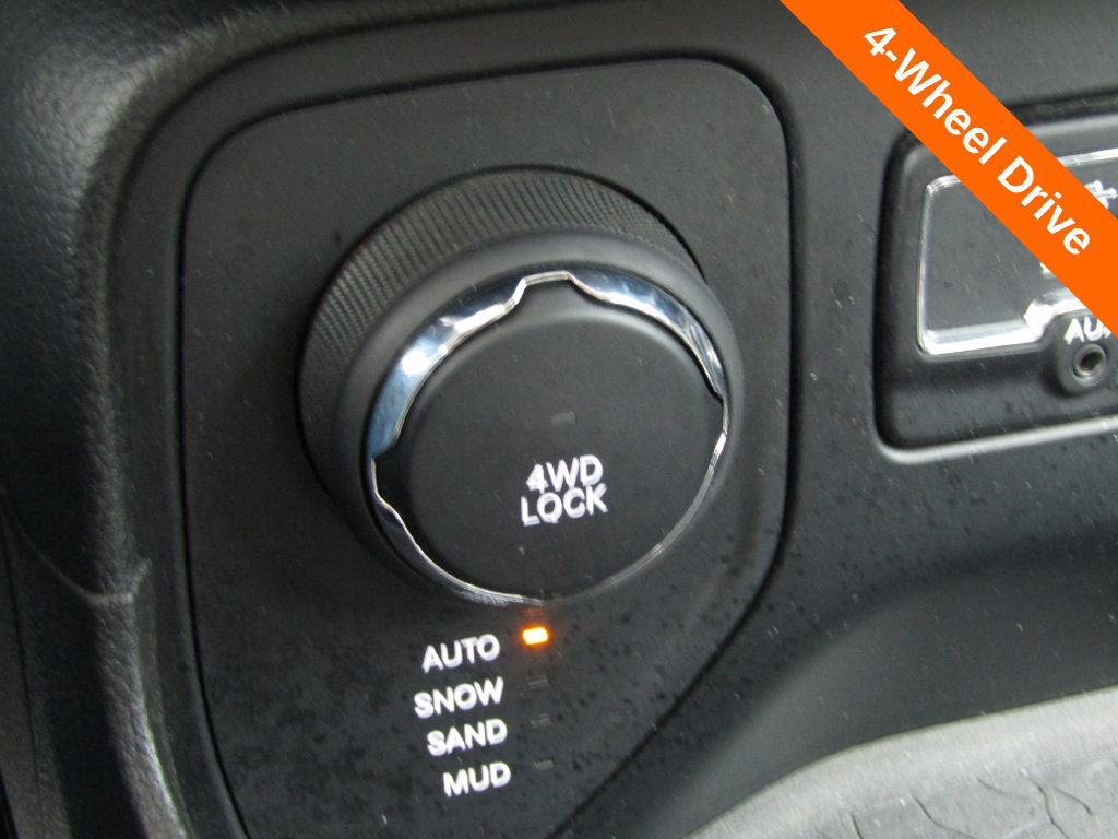 Used 2017 Jeep Renegade Latitude w/ Cold Weather Group AWD/4WD image 14